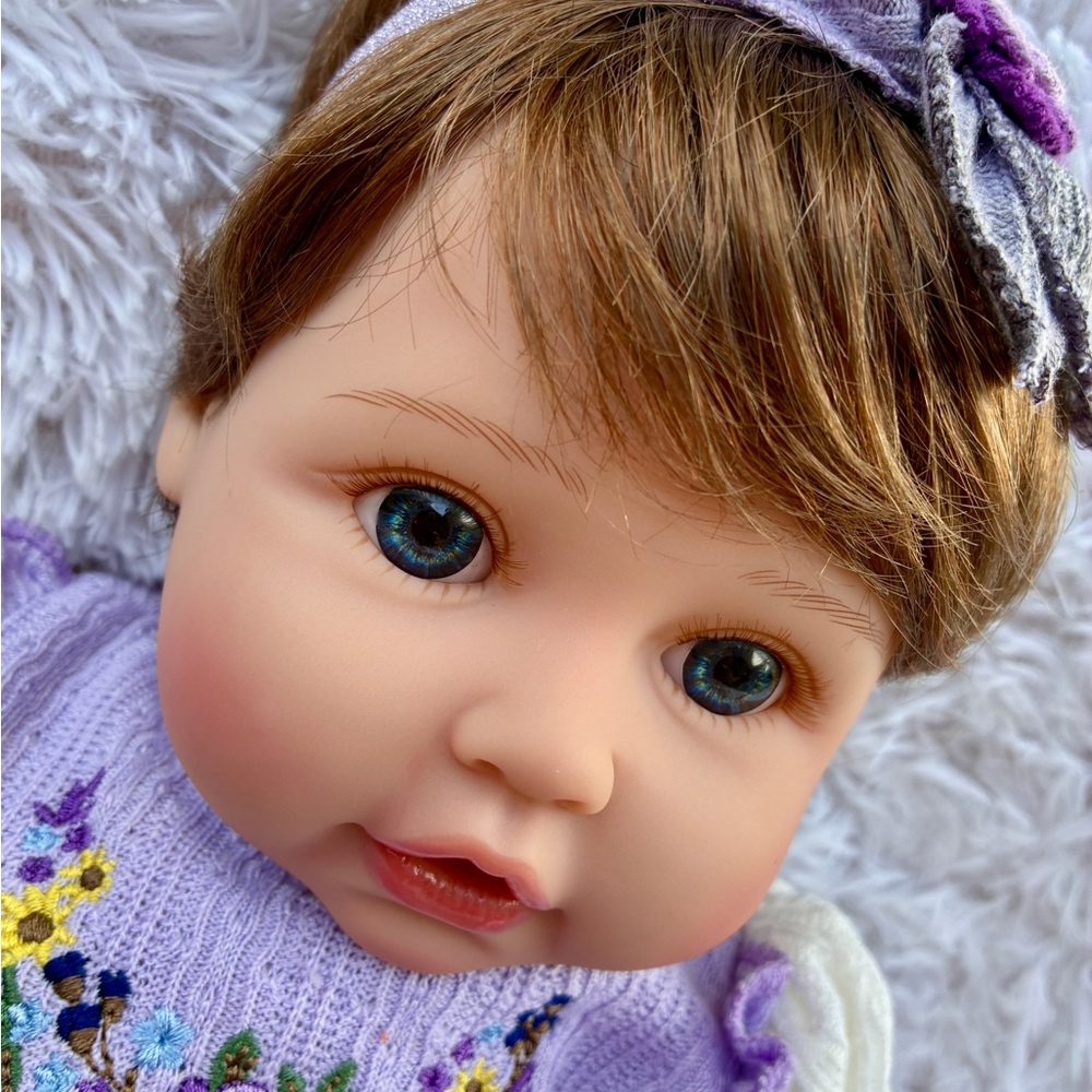 Aori 22โ Handmade Realistic Lifelike Reborn Girl Babydoll W/Outfit - Picture 2 of 10